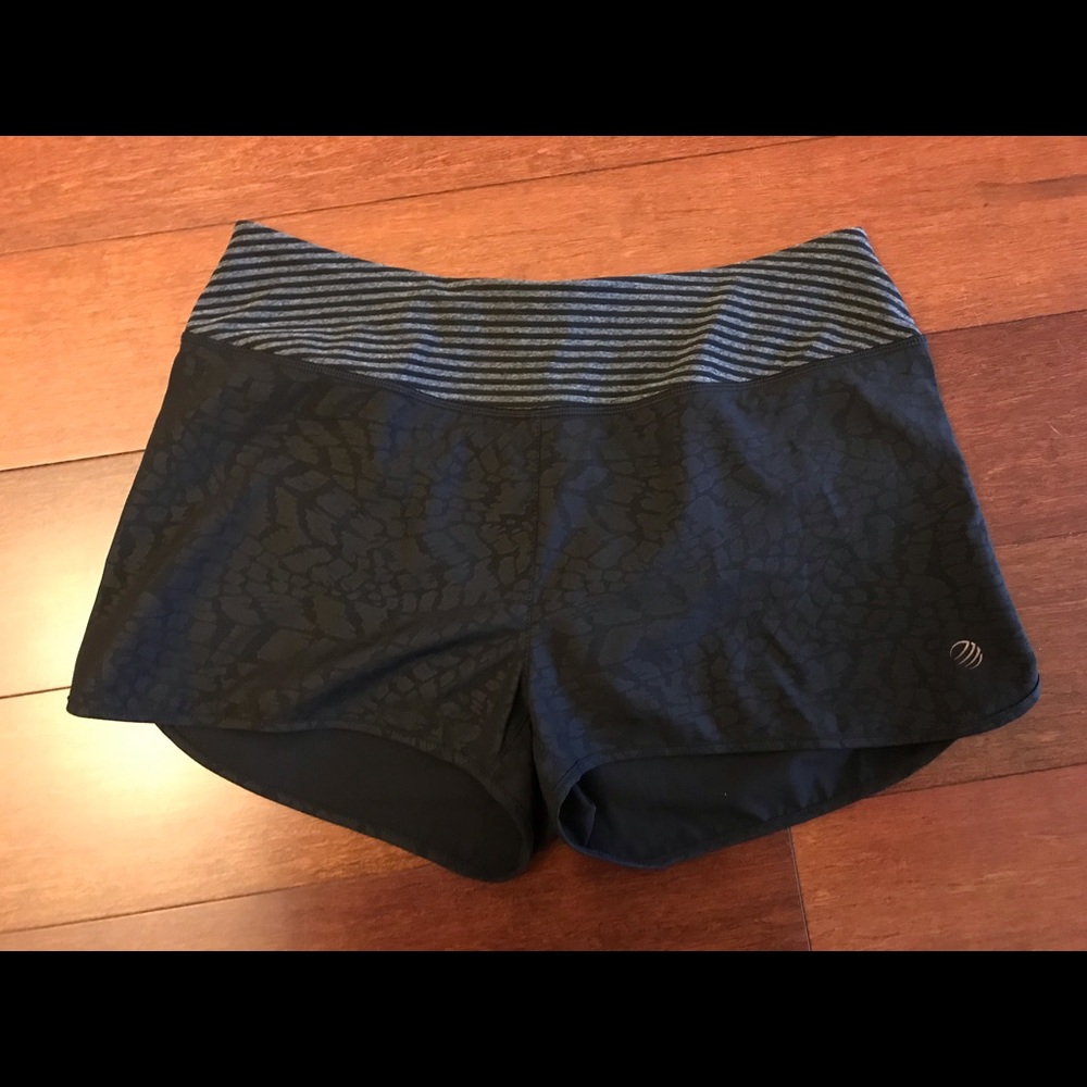 Women’s mpg shorts small